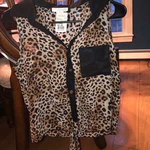 Never been worn, New with Tag cheetah button down tie shirt from A’gaci. Size S